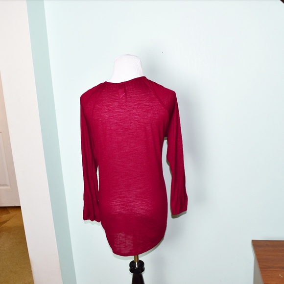 Izzy & Lola Red Flowy Blouse - Picture 2 of 2